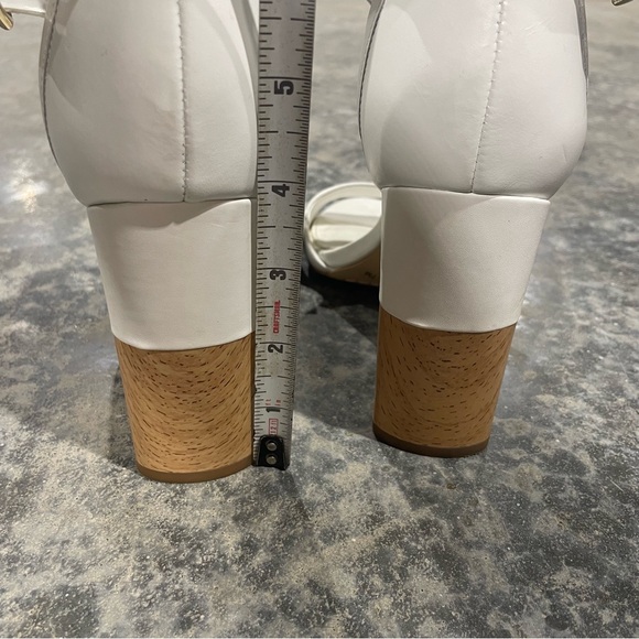 Gianni Bini- SZ 7 White Block Heels - Picture 5 of 6